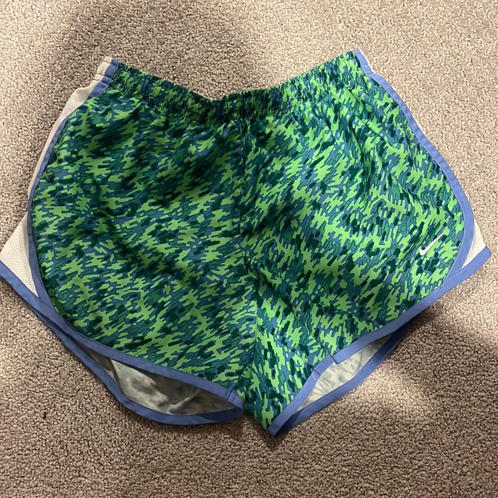 Girls size L Nike shorts